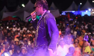 Bruce Melodie yanyuze abakunzi b’umuziki we muri Uganda (Amafoto)