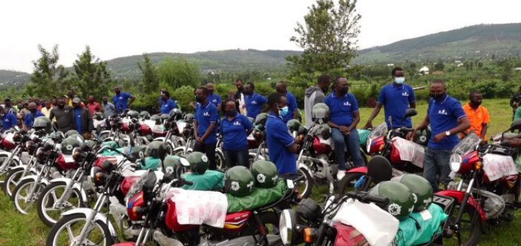 Gatsibo : Abayobozi b’utugari 21 bahawe moto zizajya zibafasha gukora neza umurimo wo kuyobora