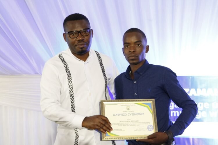 Nimubona ubuhanzi budatera imbere mujye mubitubaza- Hon. Bamporiki