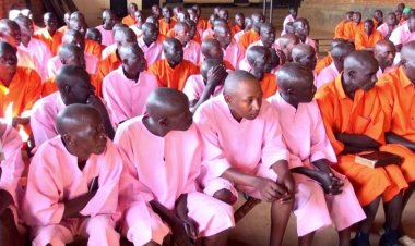 Abatanga ubwunganizi mu by’amategeko baravuga ko hari amategeko arimo inenge zituma abaturage benshi barengana.