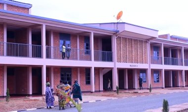 Nyaruguru - Munini : Barishimira umudugudu w'ikitegererezo batujwemo