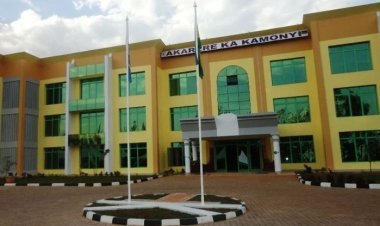 Kamonyi : Batinda kubona ubuvuzi kubera ikibazo cy'abaganga bake