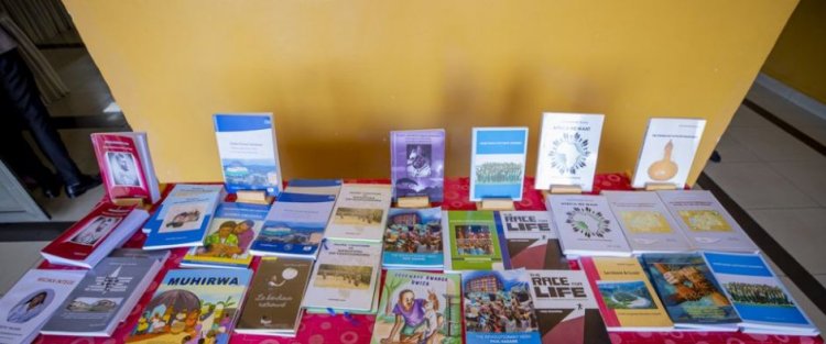 Urugaga rw’Abanditsi mu Rwanda rwahaye inka Perezida Kagame