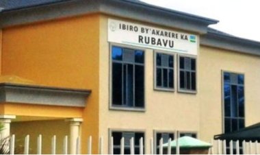 Rubavu: Babangamiwe n’ abacuruza mu kajagari basize amasoko bubakiwe adakorerwamo