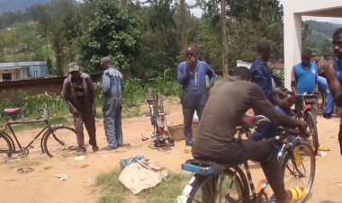 Gakenke: Abakanikira mu murima w'umuturage barasaba ikibanza cyo gukoreramo