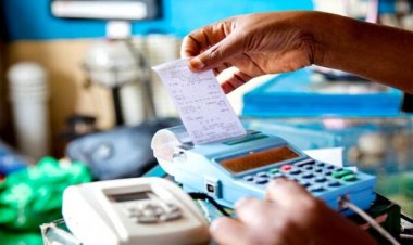 RRA iravuga ko umuguzi uzafatwa yatanze amafaranga y’umurengera ku gicuruzwa kugirango ahabwe EBM nawe azahanwa