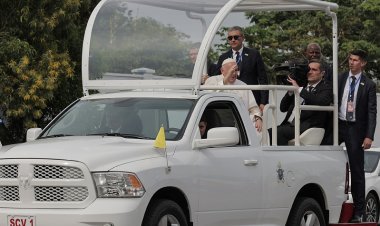 Papa Francis yageze I Kinshasa (AFP)