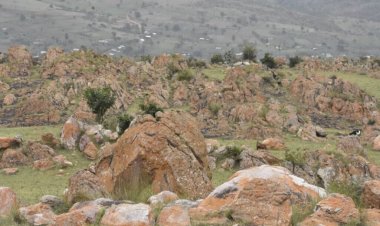 Kirehe: Hari amabuye y'ibitare agiye gukorwamo ibirahure