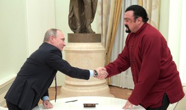Putin decorates US actor Seagal with 'friendship' award