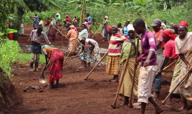 Muhanga- Nyamabuye: Abakora muri VUP bahembwa make nayo akaza atinze bakicwa n'inzara