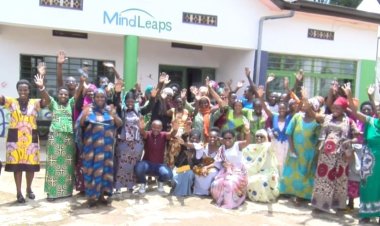 Ababyeyi bafashwa n'umuryango MindLeaps barashishikarizwa kurushaho gukoresha  ikoranabuhanga