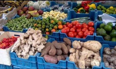 Kubera inzara iri hanze, Abaturage barasaba ko n’ ibiciro by’ibiribwa ku isoko byagabanyuka.