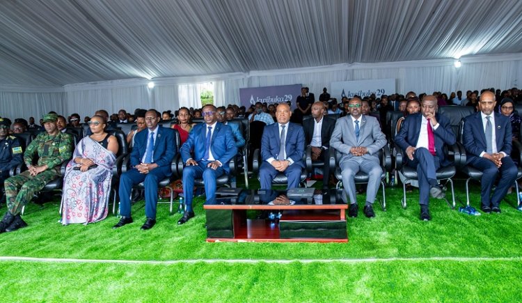 Abanyapolitiki barasabwa kurangwa na politike izira ivangura