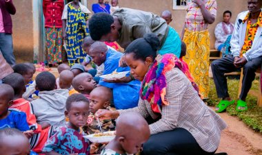 Nyaruguru: Abagabo bafashe iya mbere mu gufatanya n’abo bashakanye mu burezi bw’abana babo mu ngo mbonezamikurire