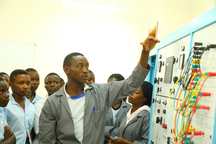 Musanze: Imishinga y'abiga ikoranabuhanga n'ubumenyingiro isigara ku ntebe y'ishuri