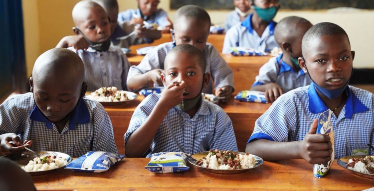 Gufatira amafunguro ku ishuli byazamuye imitsindire y’abanyeshuli