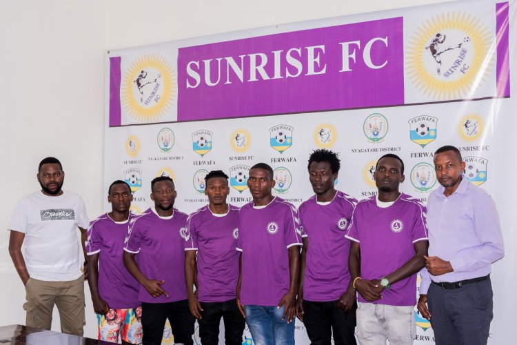 Sunrise FC yasinyishije abakinnyi batandatu (6) barimo Robert Mukogotya uvuye muri Mukura VS.
