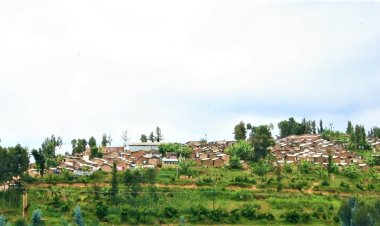 Nyamagabe: Abaturage n’impunzi z’abanyekongo ziri mu nkambi ya Kigeme barashima ubufatanye bubaranga.