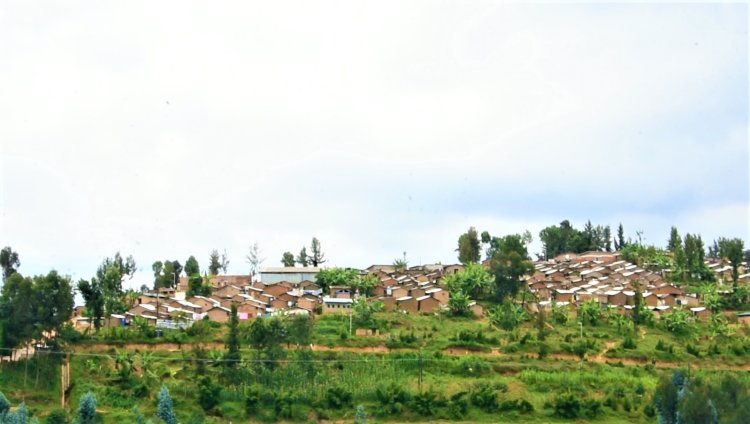 Nyamagabe: Abaturage n’impunzi z’abanyekongo ziri mu nkambi ya Kigeme barashima ubufatanye bubaranga.