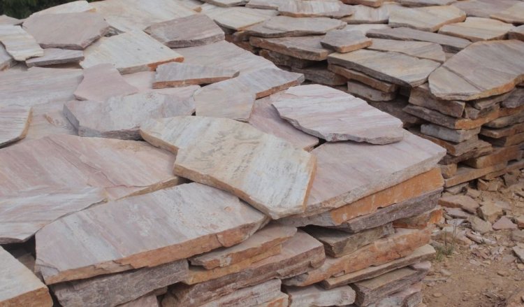 Gakenke-Mugunga: Abakora ubucukuzi bw’amabuye y’urugarika barasaba amashanyarazi yabafasha kuyongerera agaciro.