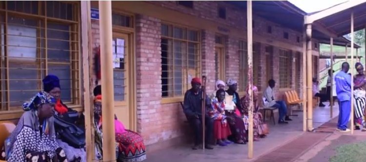 Amajyepfo: Hari impinduka zikomeye ziri mu kwishyurira abatishoboye ubwisungane mu kwivuza.