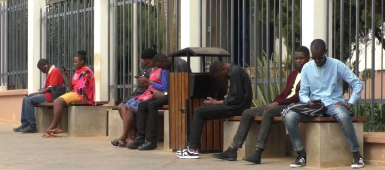 Bamwe mu bakoresha interineti rusange mu mujyi wa Kigali barashidikanya ku muvuduko wayo