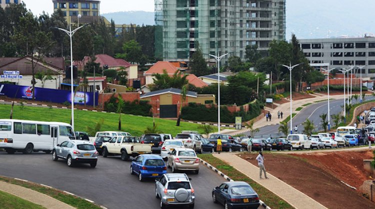 Abatwara ibinyabiziga barataka ko iyo bandikiwe ubutumwa batabubona