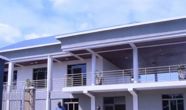 Ruhango:Hagaragajwe impamvu  inzu zari kuzakorerwamo n’abaturage zahawe uwikorera ku buntu.