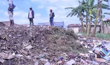 Gisagara: Abarema n'abaturiye isoko rya Ndora babangamiwe n'umunuko uva mu kimoteri cy'imyanda