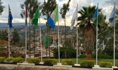 Hari abavuga ko mitwe ya Politiki mu Rwanda itamanuka ngo igere ku muturage wo hasi