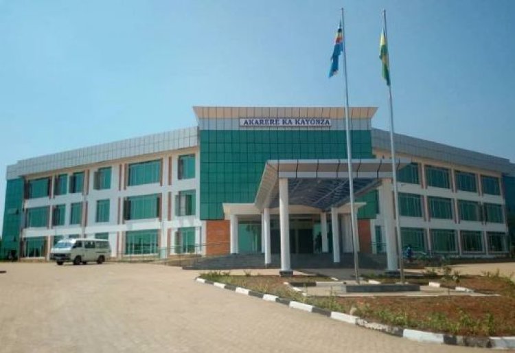 Kayonza: Abayobozi basabwe gukora nk'itsinda mu gukura umuturage mu bukene