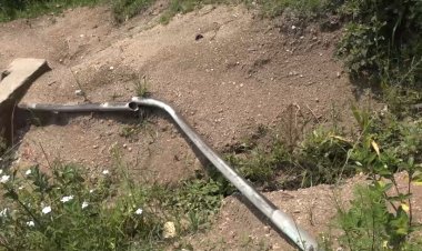 Nyanza - Kigoma: Bangiza amatiyo y'amazi ngo abajya kuvoma batabanyurira mu mirima