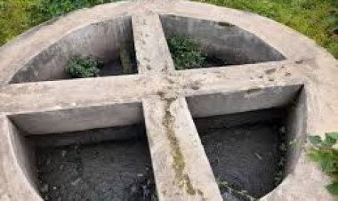 Musanze - Kinigi: Bahangayikishijwe n'umwanda uva mu byobo bidasakaye by'uwo mudugudu.