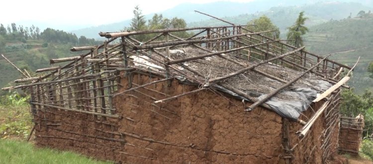 Nyamagabe: Arara mu gisa na nyakatsi nyuma yo kwizezwa isakaro ntarihabwe