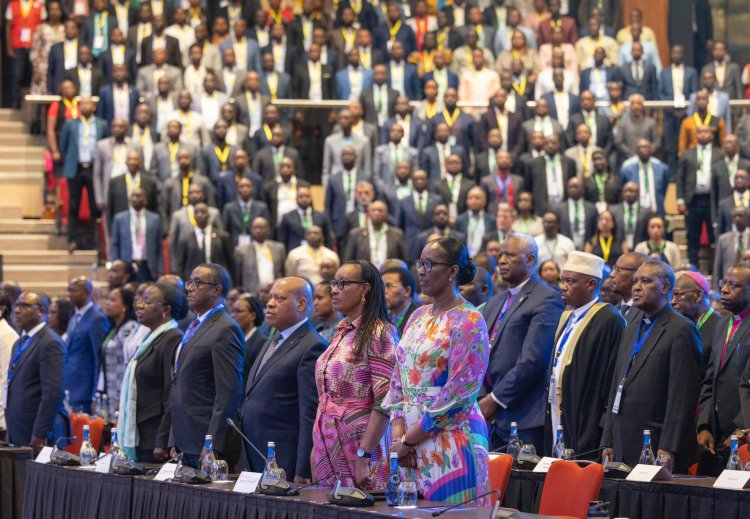 Umushyikirano 2024: Perezida Kagame arasaba abayobozi gusasa inzobe bakisuzuma