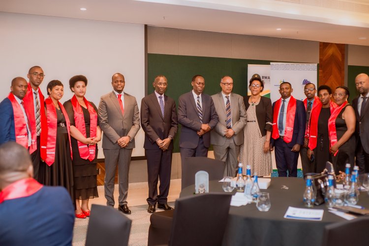 Abakora mu nzego zitandukanye bahawe amasomo k'ubuhuza bahawe impamyabushobozi