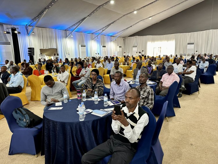 Abanyarwanda barashishikarizwa kwitabira gushora imari mu bigo by’imari n’imigabane