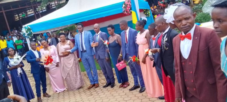 Imiryango 28 y'abakora ubucukuzi bw'amabuye y'agaciro basezeranye imbere y'amategeko