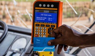 Abakoresha imodoka rusange bavuga ko hari igihe bibwa n’ababashyirira amafaranga ku ikarita