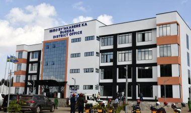 BURERA: Basezeranyijwe guhererwa serivise nziza mu nyubako nsha y'Akarere