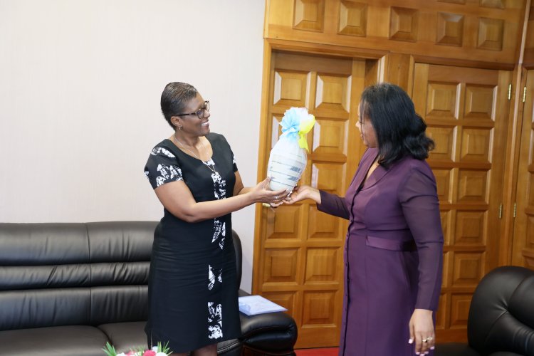 Ambasaderi wa Cuba mu Rwanda yasuye Sena y'u Rwanda