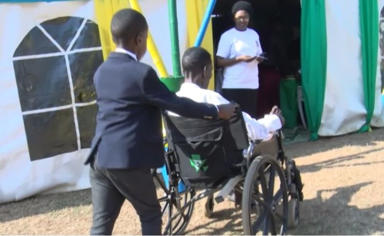 Abarwayi n'abarwaza bari mu bitaro barishimira ko batoye