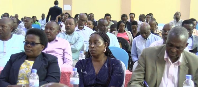 Abahesha b’inkiko b'umwuga barasaba ko bakemererwa no gukora nka ba noteri