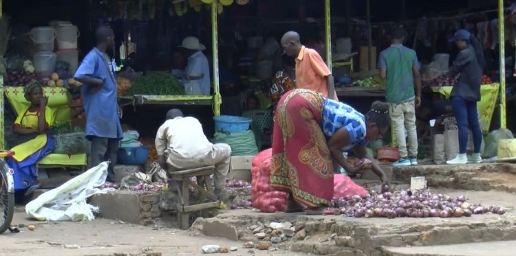 Rwezamenyo: Barasaba gushakirwa aho bazimukira nyuma yo gusohorwa mu isoko