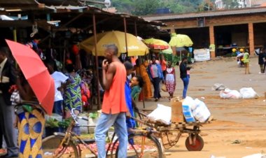 Iby'abacururiza mu isoko rya Rwezamenyo bikomeje kuba agatereranzamba