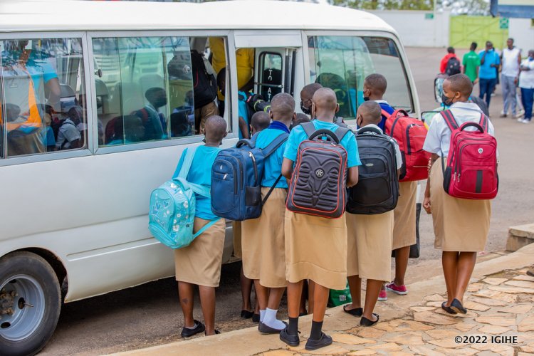 Hari abatemererwa gutangira amashuri ku gihe kubera ibikoresho bituzuye