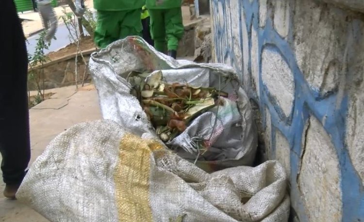 Hari abitwikira ijoro bakajugunya imyanda aho babonye