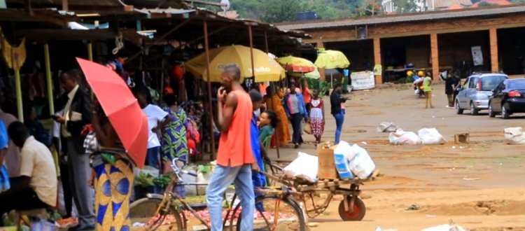 Iby'abacururiza mu isoko rya Rwezamenyo bikomeje kuba agatereranzamba