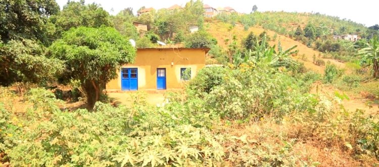 Hari abari mu gihirahiro cyo kubura bumwe mu burenganzira busesuye ku butaka bwabo