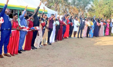 Nyaruguru: Barasaba abayobozi kwirinda gusezeranya abantu huti huti